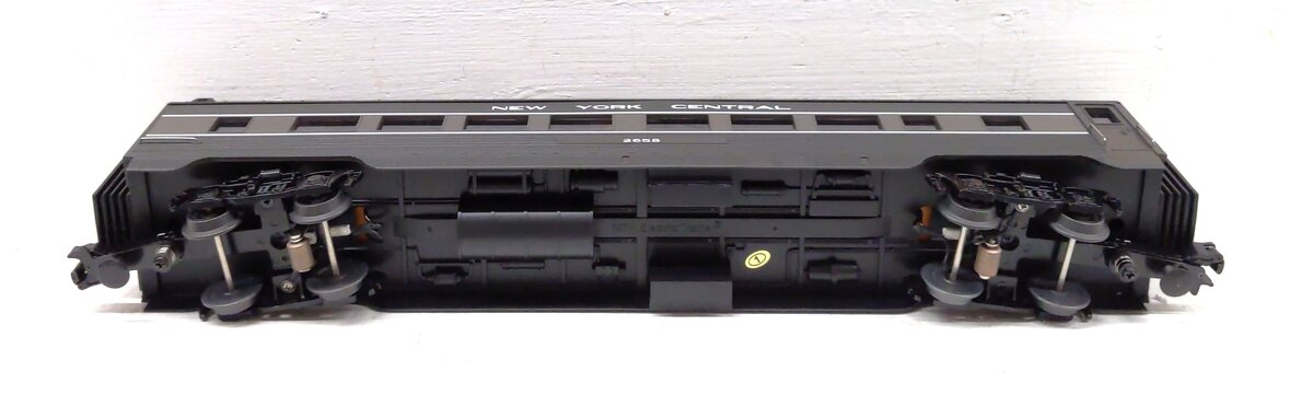 MTH 30-68246 O Gauge NYC 60' Streamlined Coach Car #2658 NIB