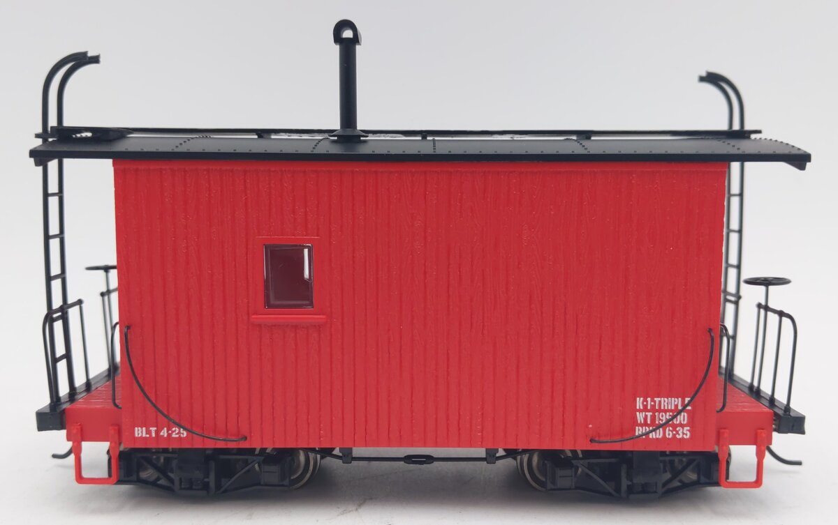 Bachmann 26562 On30 Data Only Red 18' Logging Caboose