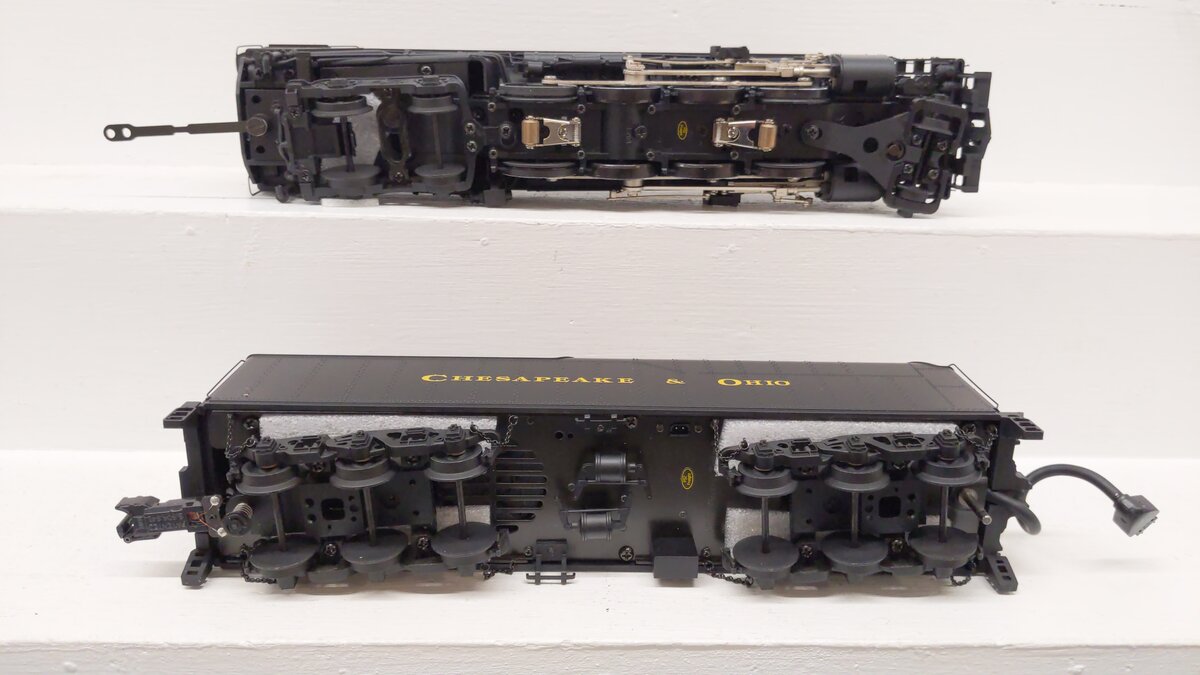 MTH 20-3186-1 C&O 2-8-4 Kanawha Steam Locomotive & Tender #2705 with PS-2 EX/Box