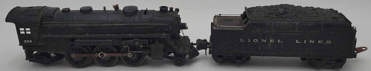 Lionel 224 Vintage O Prewar 2-6-2 Steam Locomotive and Tender