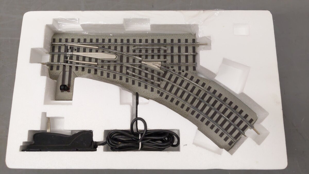 Lionel 6-12046 O Gauge O36 Right Hand Remote-Control FasTrack Switch/Turnout EX/Box