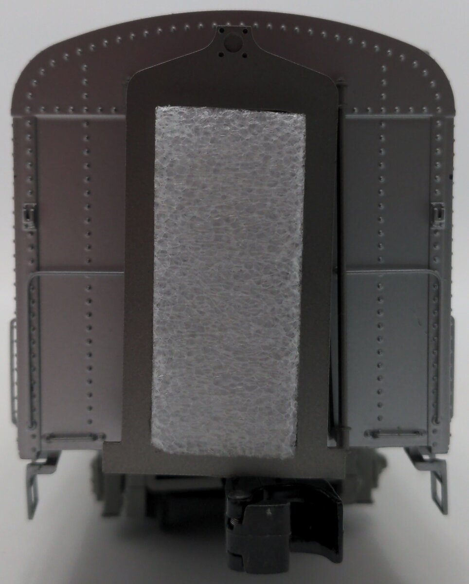 MTH 20-68125 O Gauge Chesapeake & Ohio 70’ ABS RPO Passenger Car (Ribbed) EX/Box