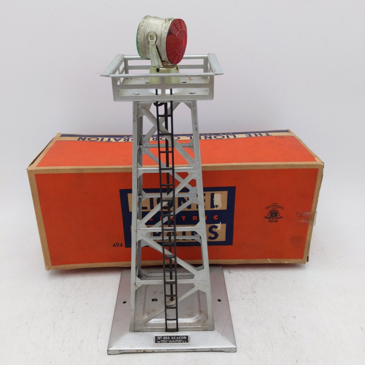 Lionel 494 Vintage O Tinplate Aluminum Rotating Beacon Tower VG/Box
