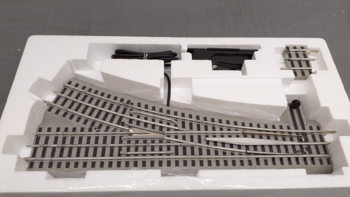 Lionel 6-12049 O72 Right Hand Remote-Control FasTrack Switch Turnout EX/Box