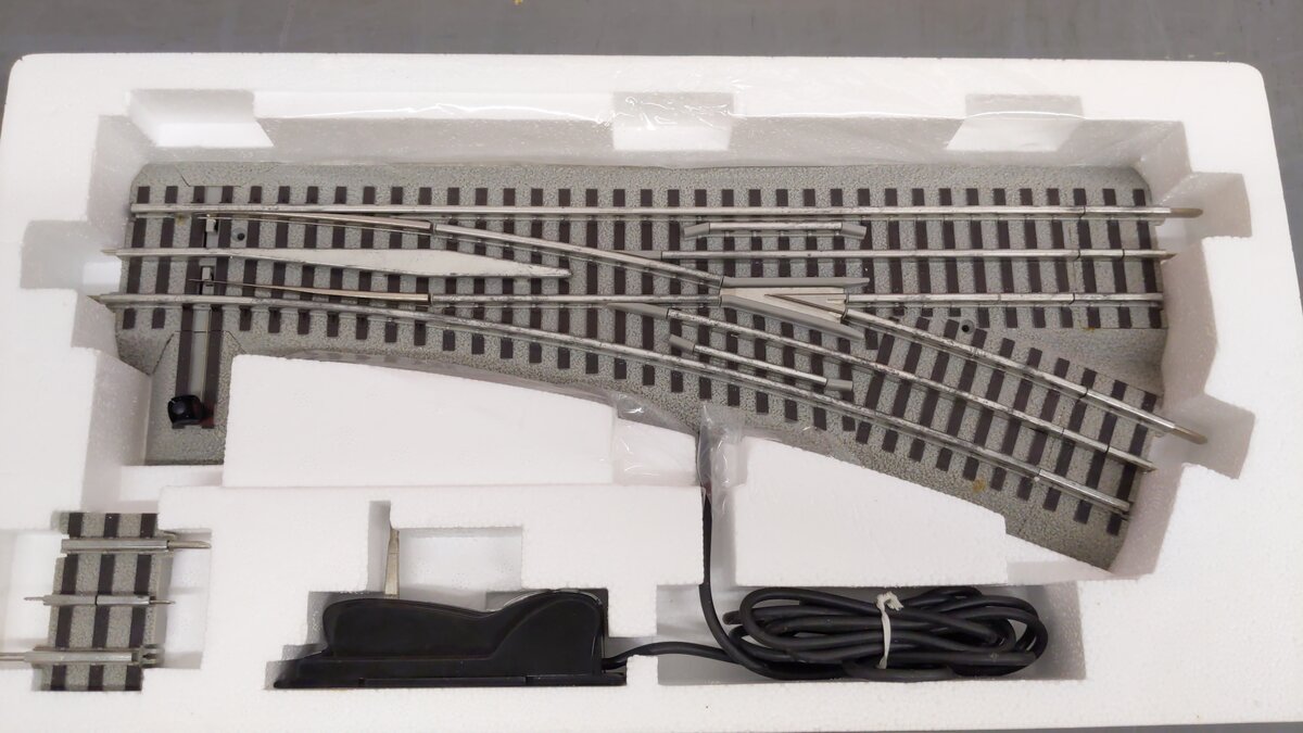 Lionel 6-12049 O72 Right Hand Remote-Control FasTrack Switch Turnout EX/Box