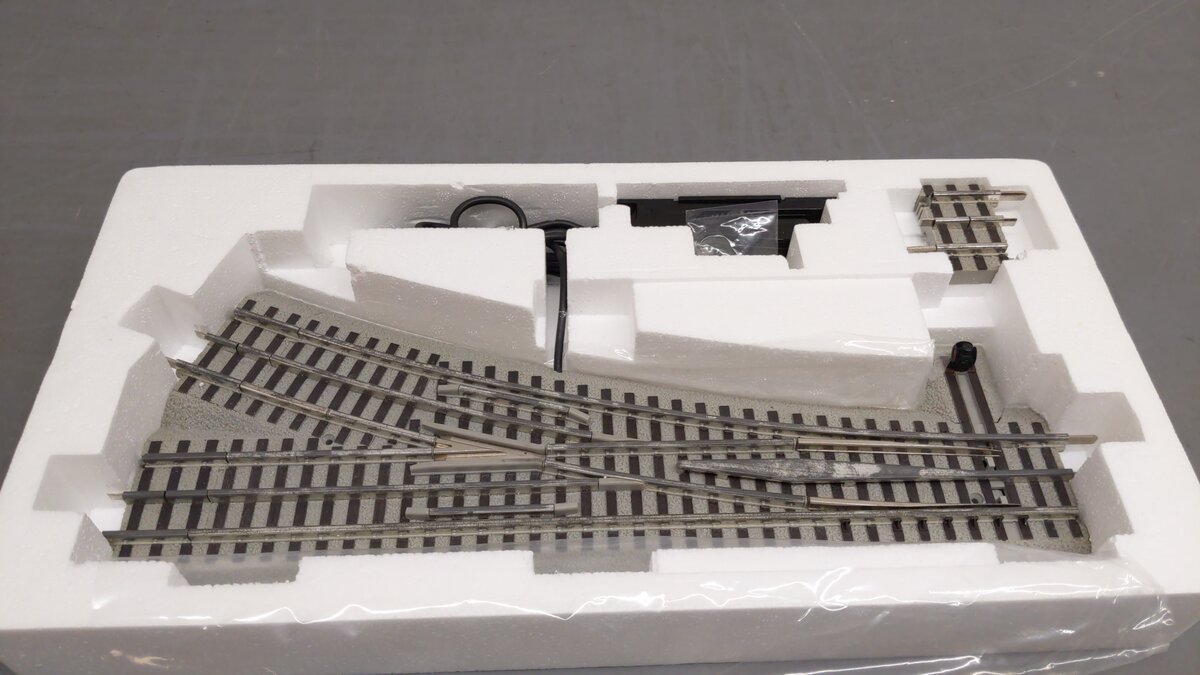 Lionel 6-12049 O72 Right Hand Remote-Control FasTrack Switch Turnout EX/Box