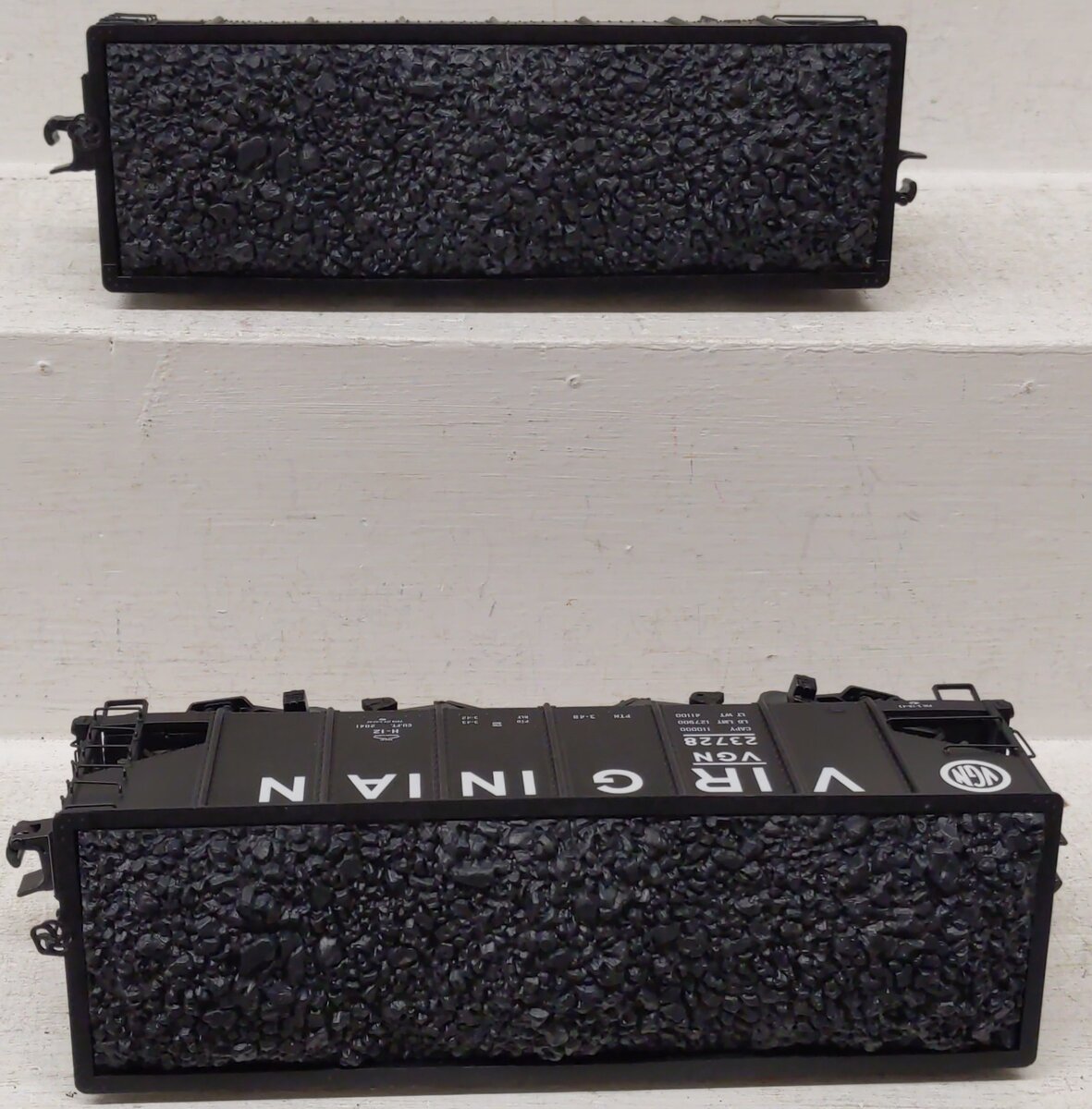 Lionel 2226960 O Virginian 2 Bay Hopper Cars (Set of 2) EX/Box