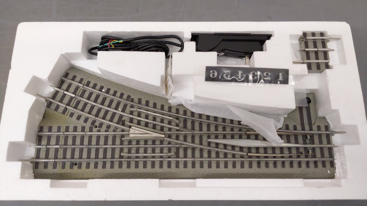 Lionel 6-81952 O-72 Right Hand Fastrack Remote/Command Switch Turnout EX/Box