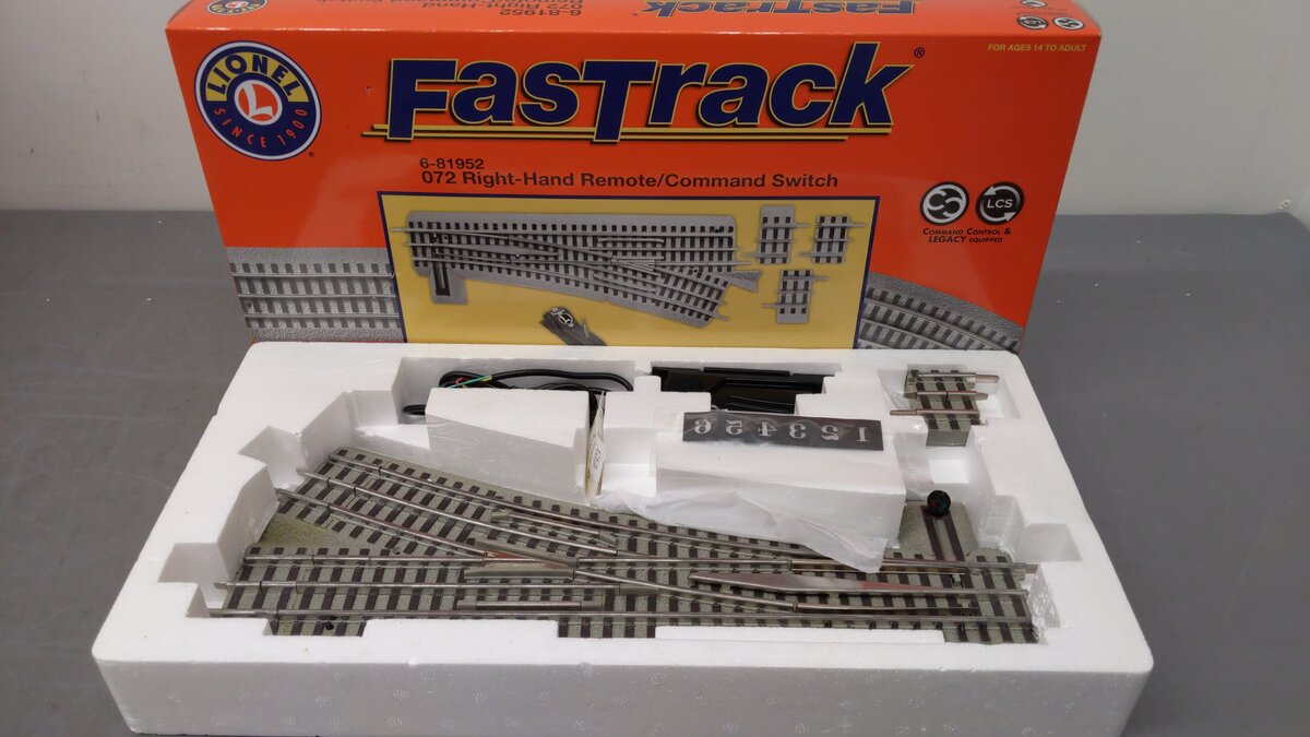 Lionel 6-81952 O-72 Right Hand Fastrack Remote/Command Switch Turnout EX/Box