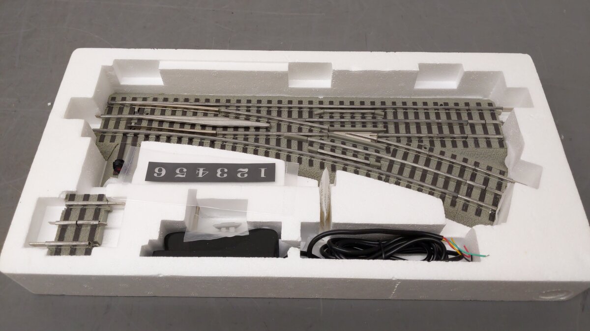 Lionel 6-81952 O-72 Right Hand Fastrack Remote/Command Switch Turnout EX/Box