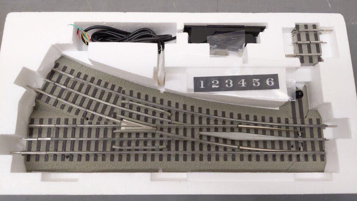 Lionel 6-81952 O-72 Right Hand Fastrack Remote/Command Switch Turnout EX/Box