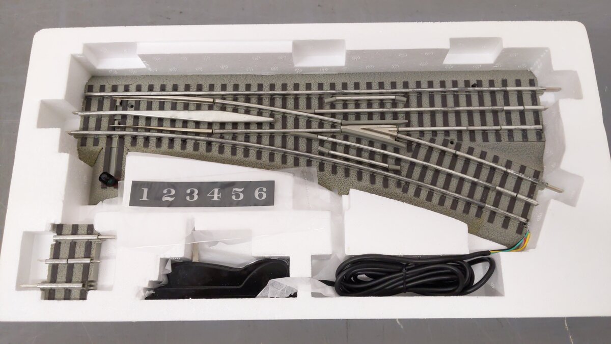Lionel 6-81952 O-72 Right Hand Fastrack Remote/Command Switch Turnout EX/Box