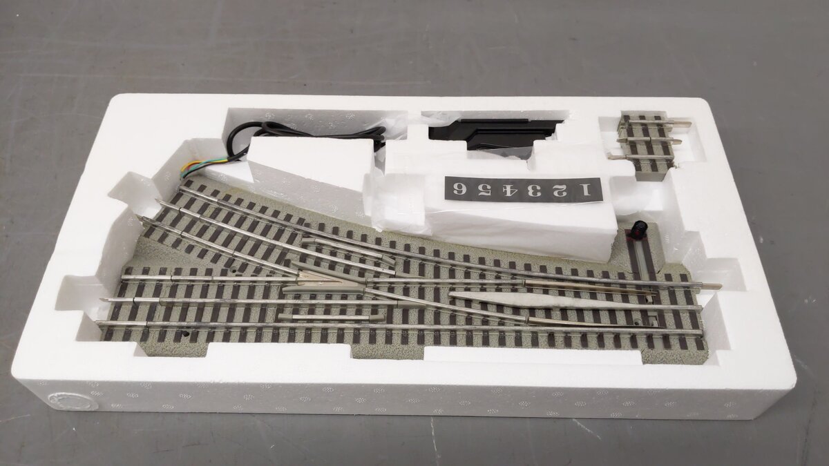 Lionel 6-81952 O-72 Right Hand Fastrack Remote/Command Switch Turnout EX/Box
