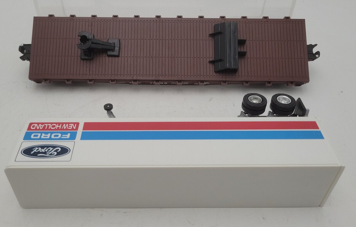Lionel 6-17888 O Gauge LCCA-1991 Conrail Flatcar with Ford Trailer #17888 LN