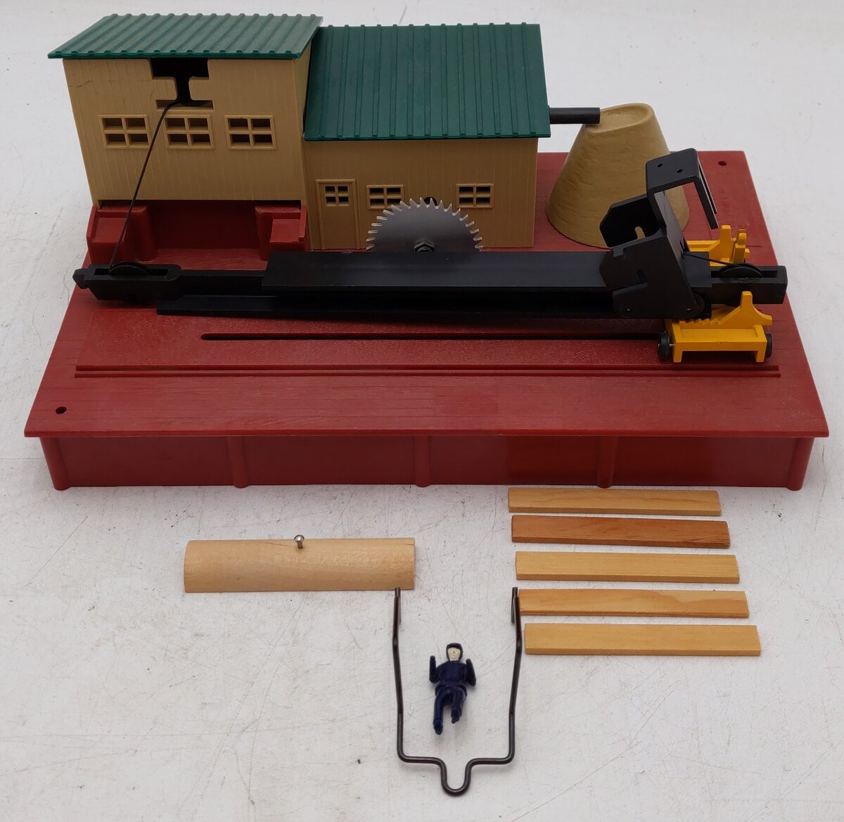 Lionel 4-2321 O Gauge Operating Sawmill VG/Box