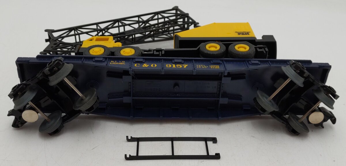 Lionel 6-9157 O Gauge Chesapeake & Ohio Flatcar with Construction Crane Kit VG/Box