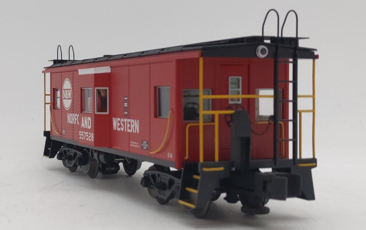 Lionel 6-17645 O Gauge Norfolk & Western Bay Window Illuminated Caboose #557528 LN/Box