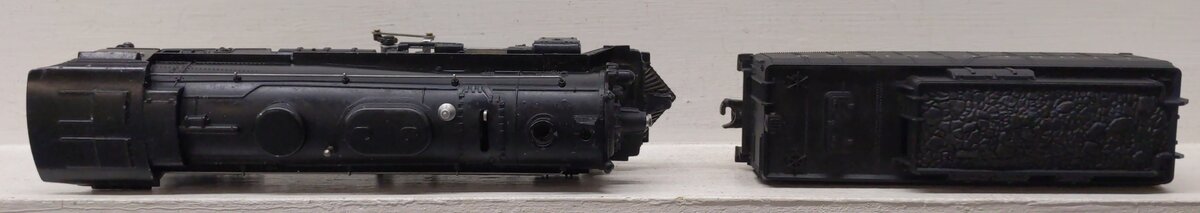 Lionel 2055 Vintage O 4-6-4 Hudson Steam Locomotive with 6026W Tender VG