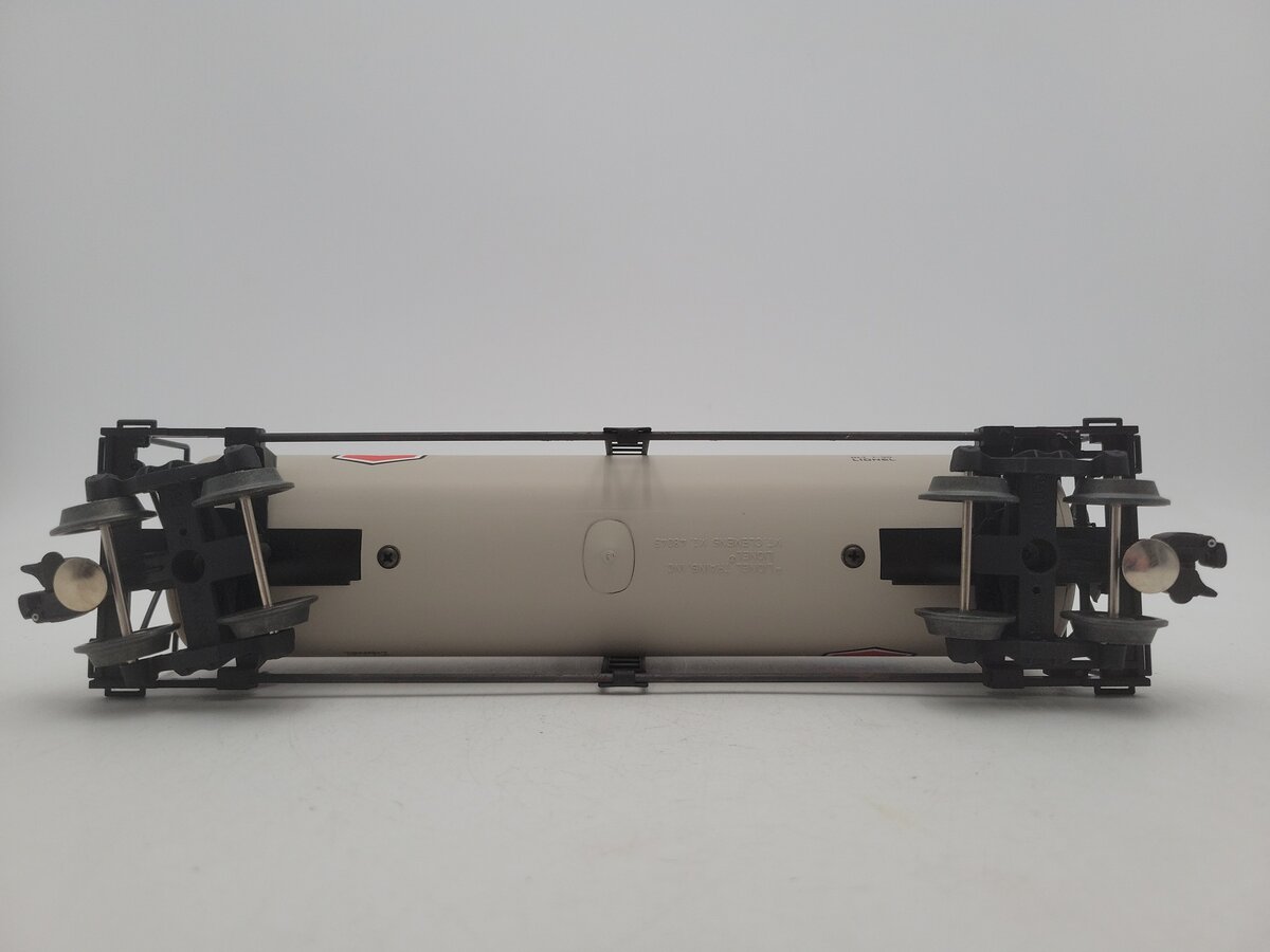 Lionel 6-17901 O Gauge Chevron Uni-body Tank Car EX