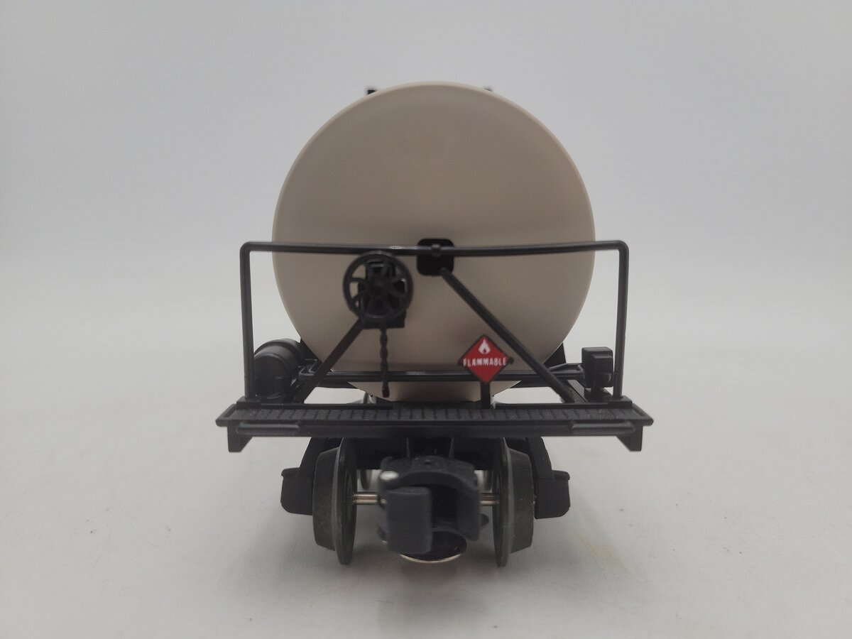 Lionel 6-17901 O Gauge Chevron Uni-body Tank Car EX