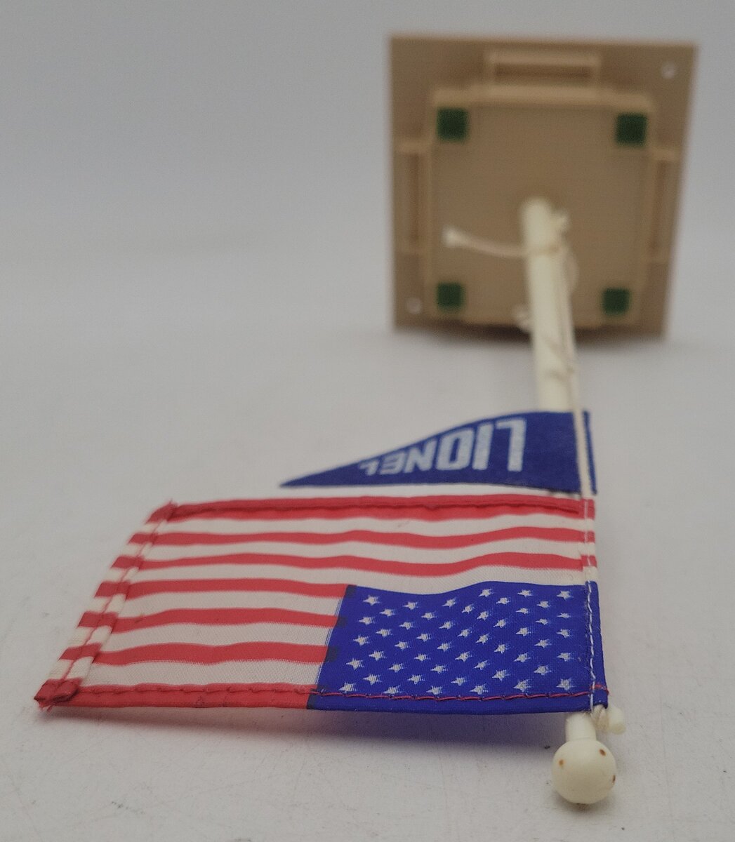 Lionel 6-2320 O / O27 Scale Flag Pole Kit EX/Box