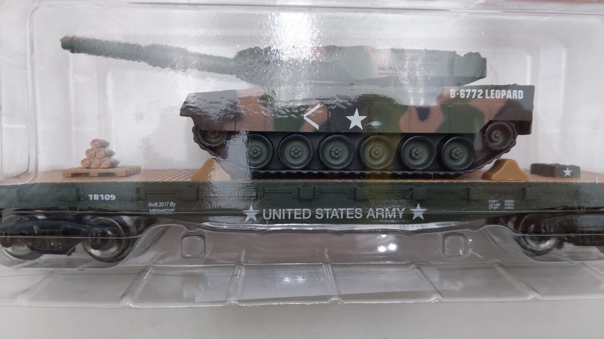 Menards 279-3989 O Military Flatcar w/ Leopard Tank NIB
