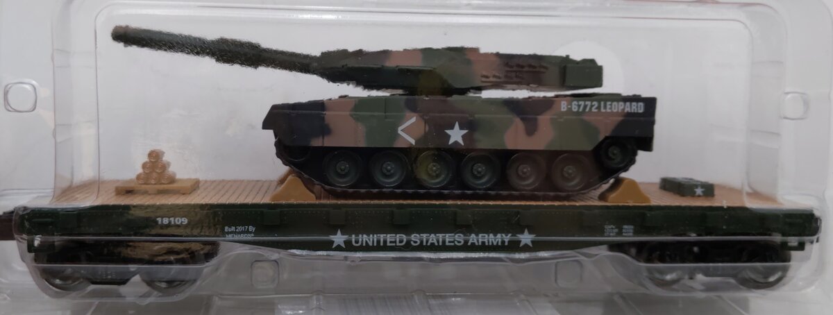 Menards 279-3989 O Military Flatcar w/ Leopard Tank #18427 NIB