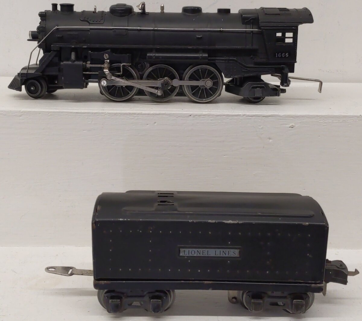 Lionel 1666 Vintage O 2-6-2 Diecast Steam Locomotive & Tender #2689W VG