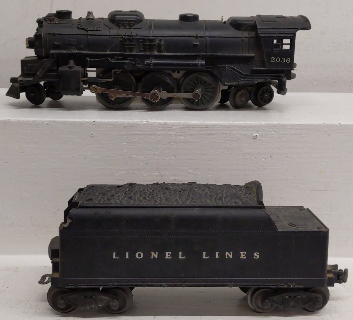 Lionel 2036 Vintage O 2-6-4 Steam Locomotive and 6466T Tender VG