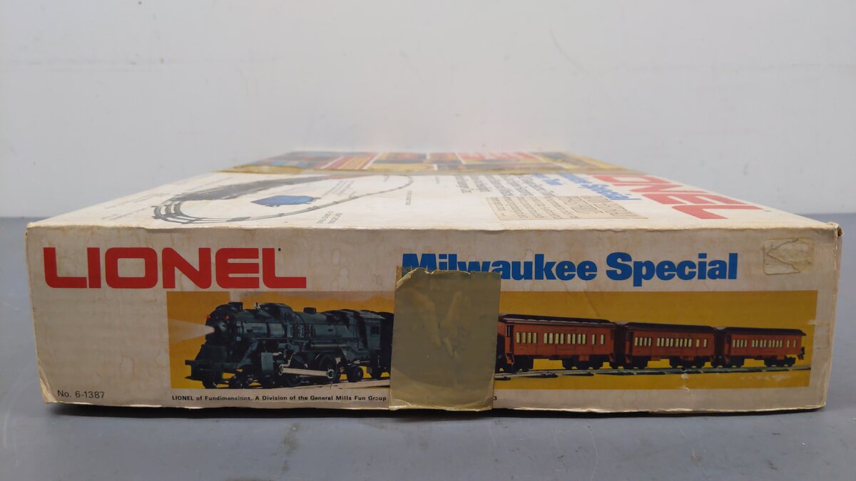 Lionel 6-1387 O Gauge Milwaukee Road Passenger Train Set VG/Box