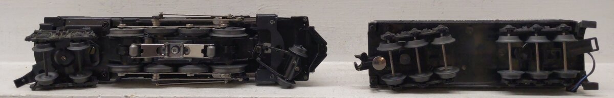 Lionel 6-8215 O Gauge Nickel Plate Road Berkshire 2-8-4 Steam Engine & Tender VG/Box