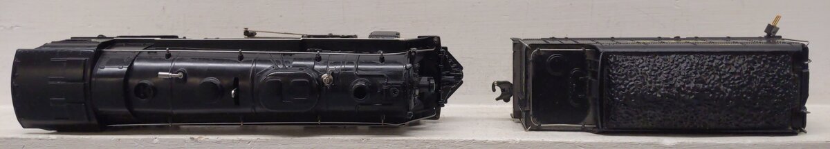 Lionel 6-8215 O Gauge Nickel Plate Road Berkshire 2-8-4 Steam Engine & Tender VG/Box