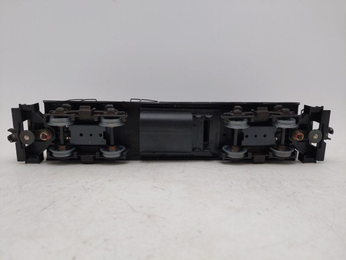 Lionel 6-8779 O Gauge Chicago and Northwestern GP-20 Dummy Diesel Locomotive EX/Box