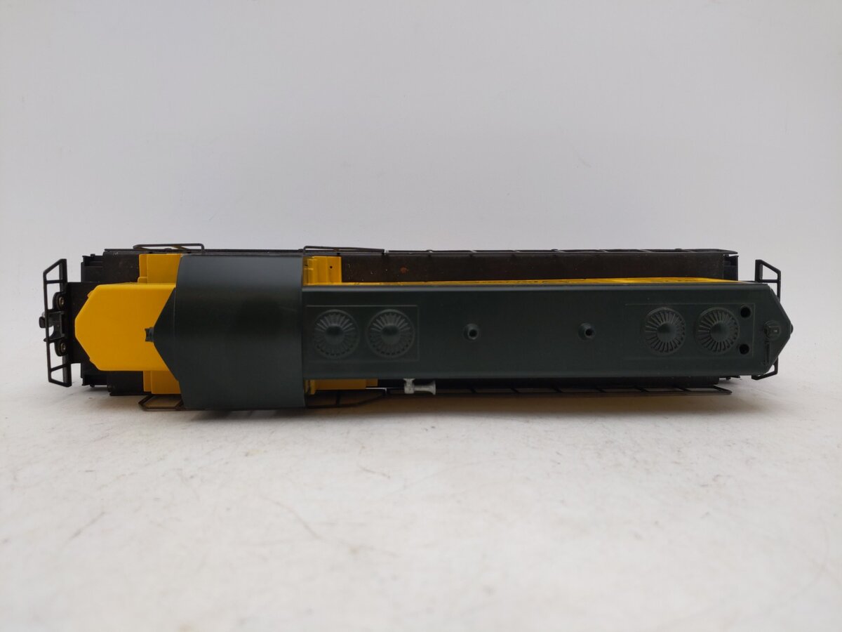 Lionel 6-8779 O Gauge Chicago and Northwestern GP-20 Dummy Diesel Locomotive EX/Box