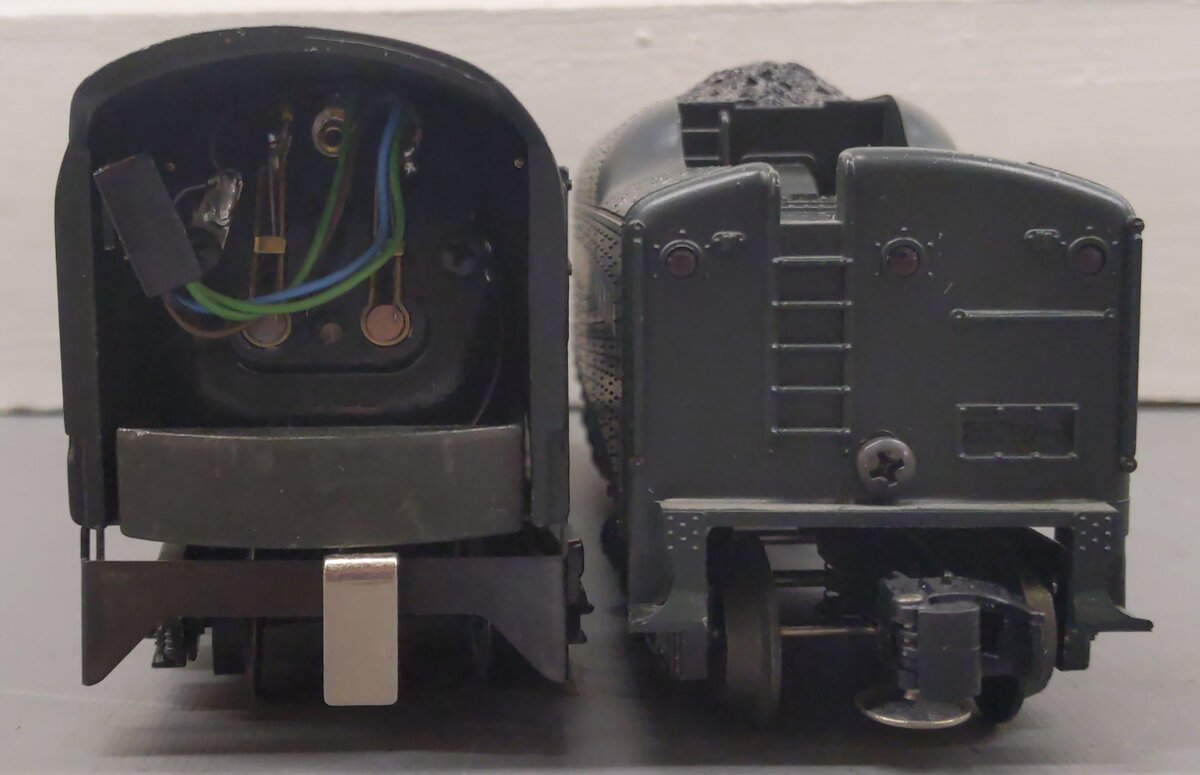 Lionel 6-8404 O Gauge PRR 6-8-6 S-2 Turbine Steam Locomotive & Tender #6200 VG/Box