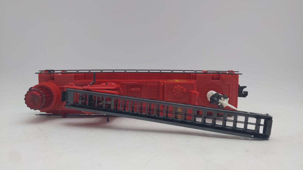 Lionel 6-16688 O Gauge Red Operating Fire Ladder Car EX/Box