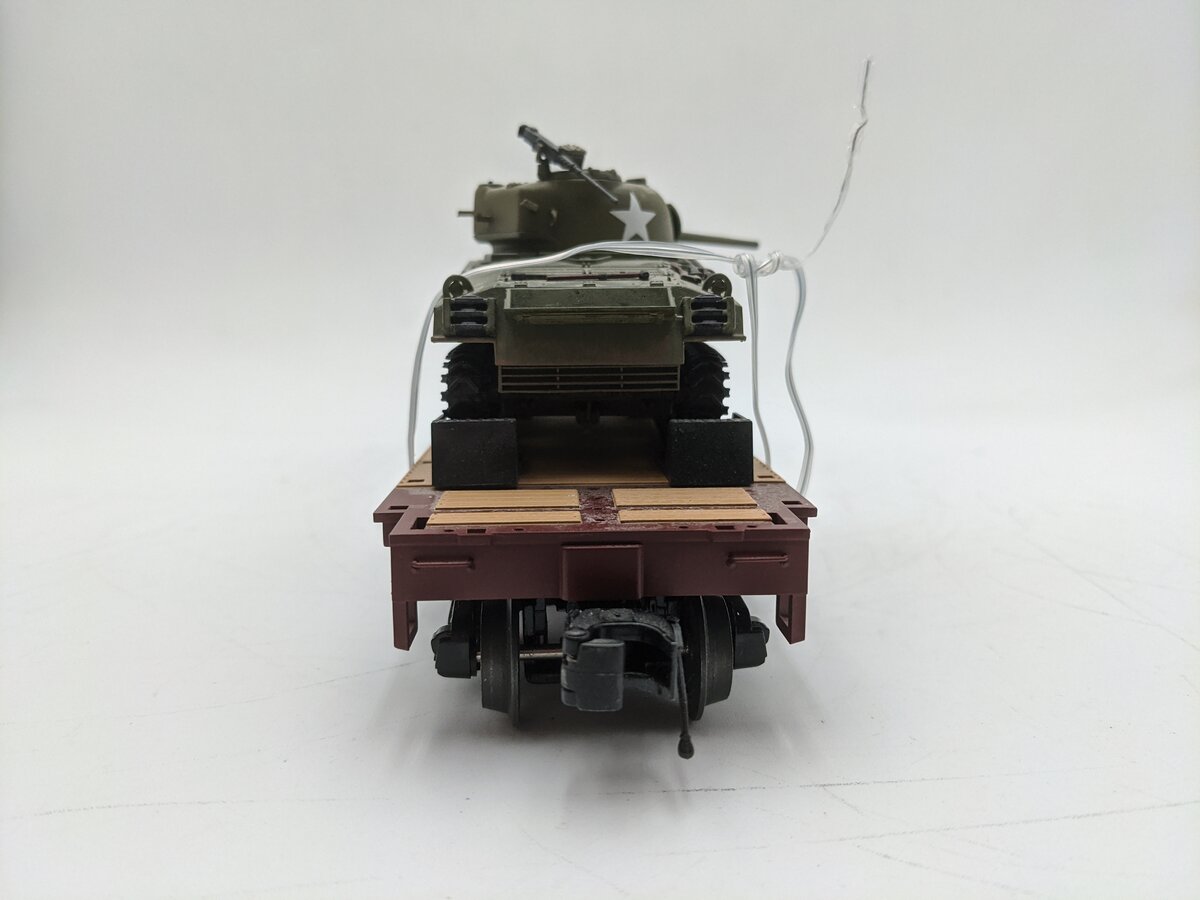 MTH 20-98637 O Gauge Pennsylvania Flat Car with 2 Sherman Tanks #470158 LN/Box
