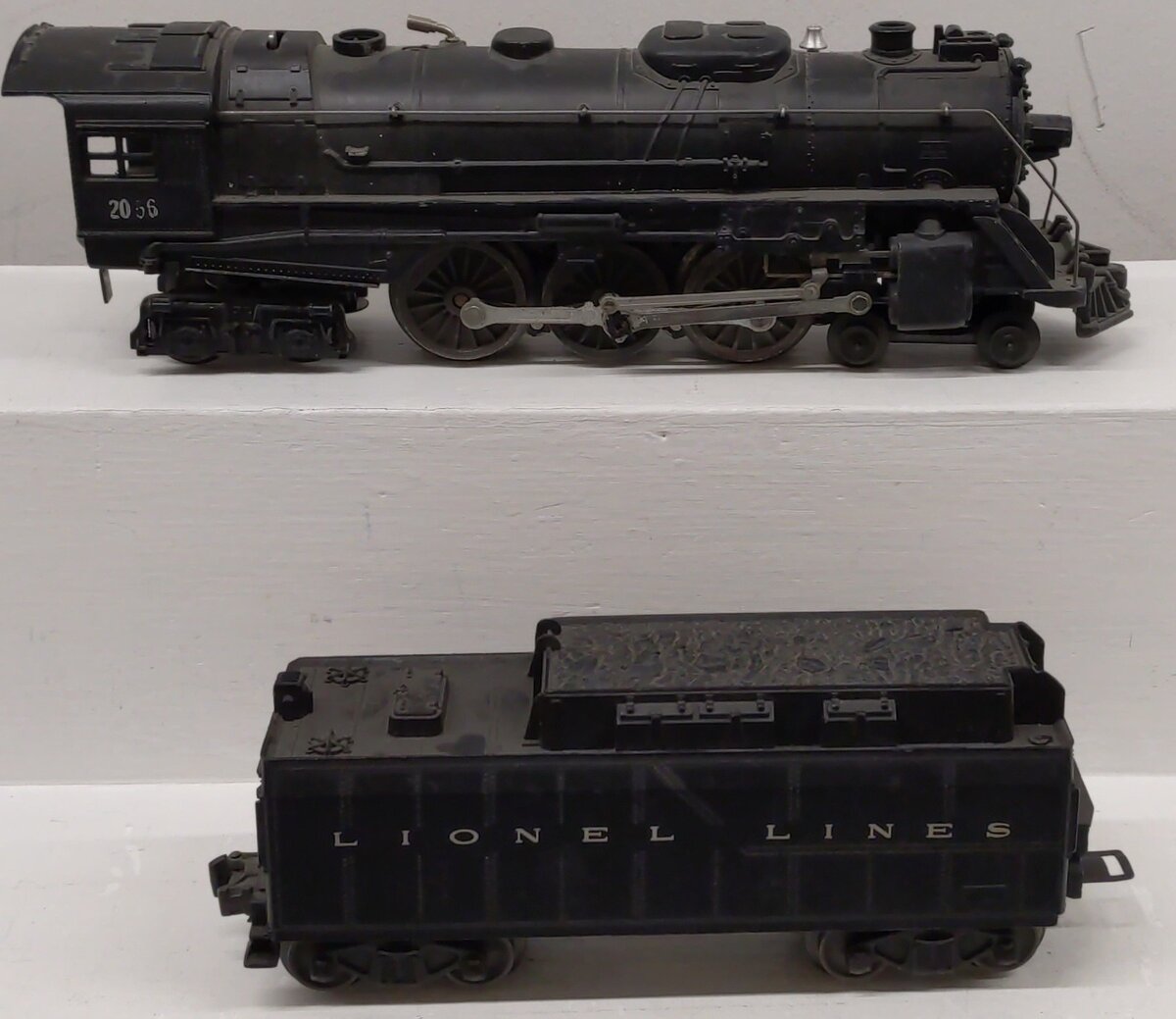 Lionel 2056 Vintage O 4-6-4 Steam Locomotive w/6026W Tender VG