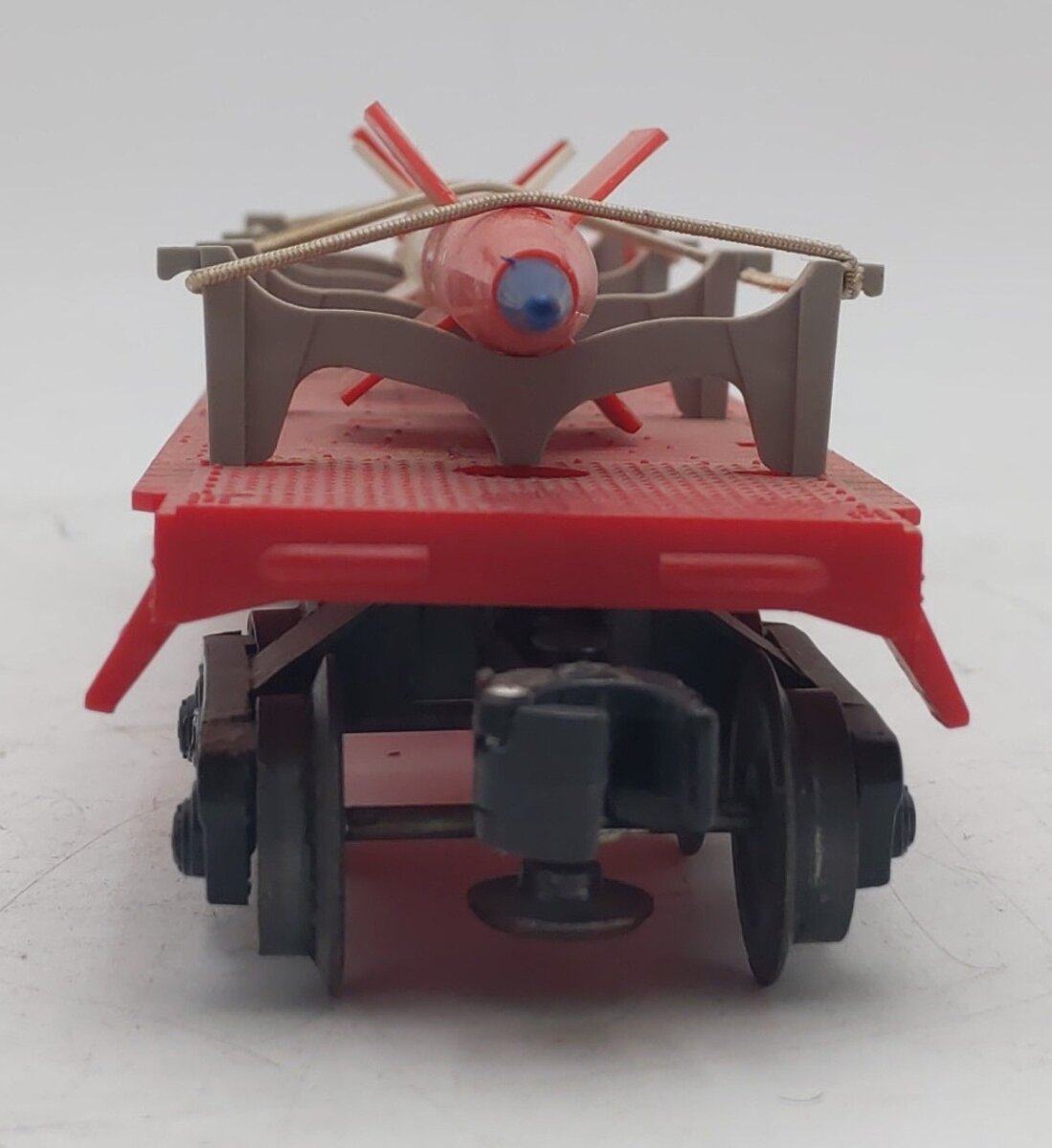 Lionel 6823 Vintage O Flatcar with IRBM Missiles EX/Box
