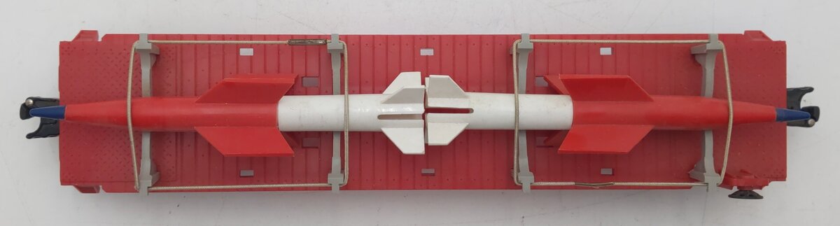 Lionel 6823 Vintage O Flatcar with IRBM Missiles EX/Box