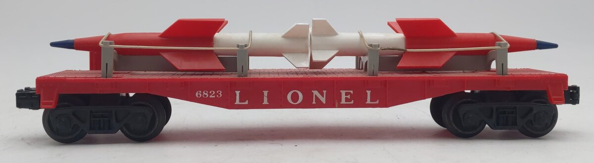 Lionel 6823 Vintage O Flatcar with IRBM Missiles EX/Box