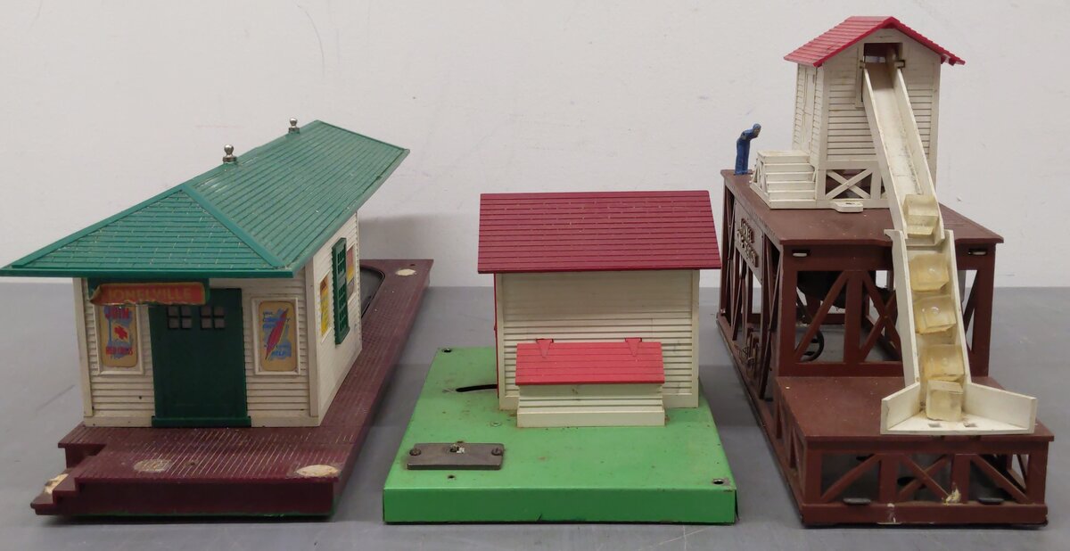 Lionel 145/352/356 Vintage O Operating Gateman, Freight Station, & Gateman (3)