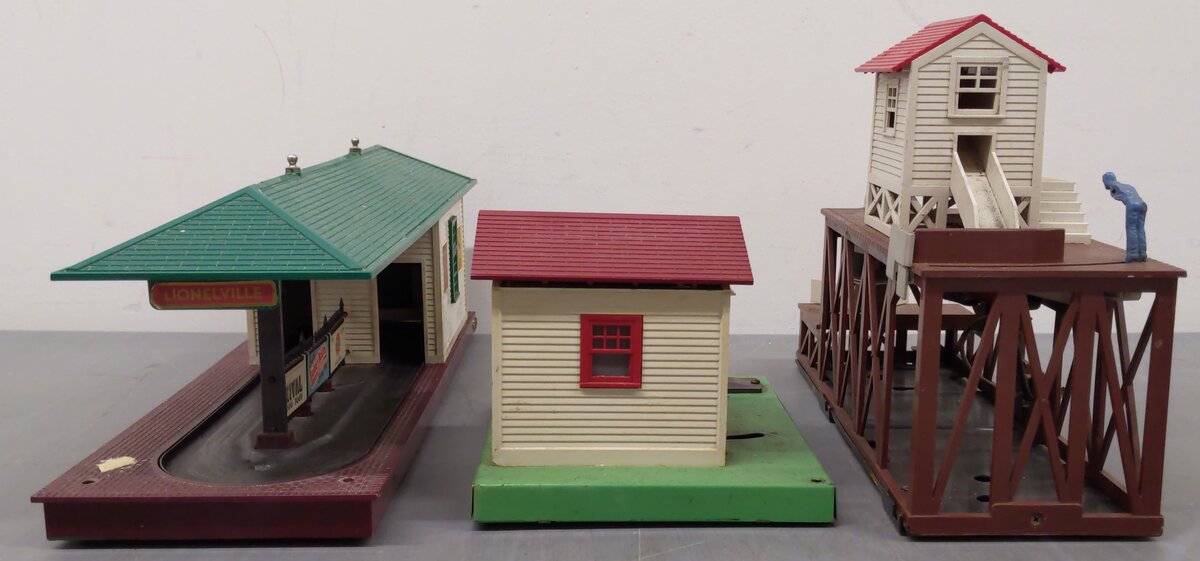 Lionel 145/352/356 Vintage O Operating Gateman, Freight Station, & Gateman (3)