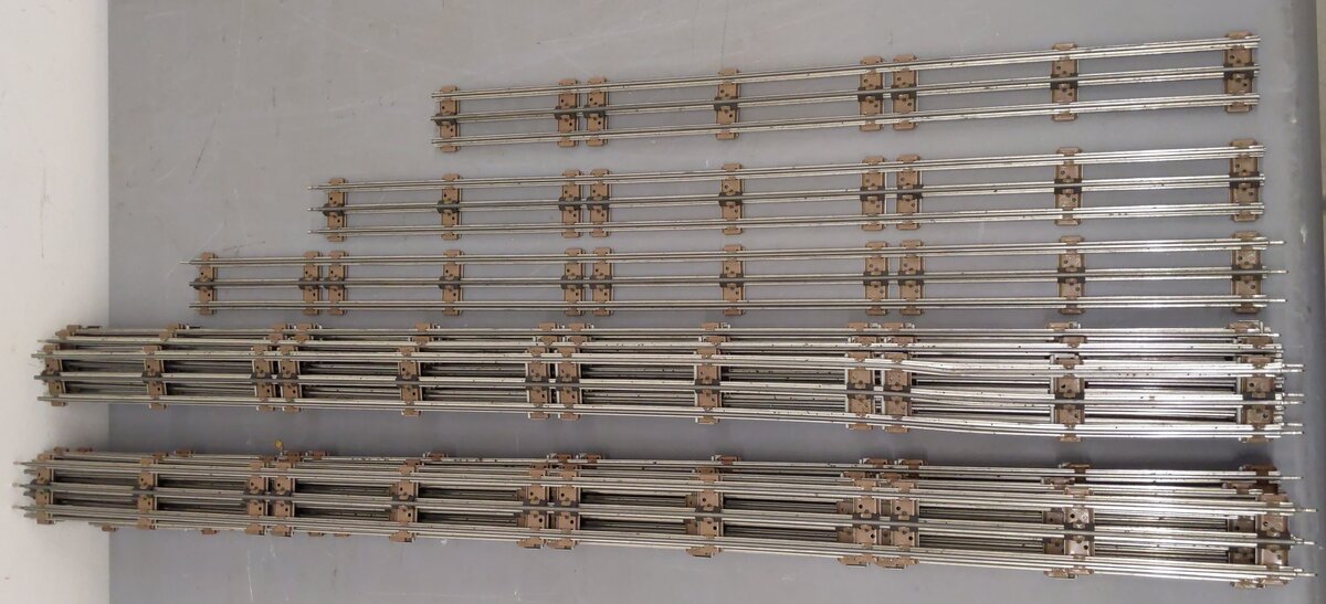 Lionel 6-5016 O27 Assorted Length Straight Track (22) VG