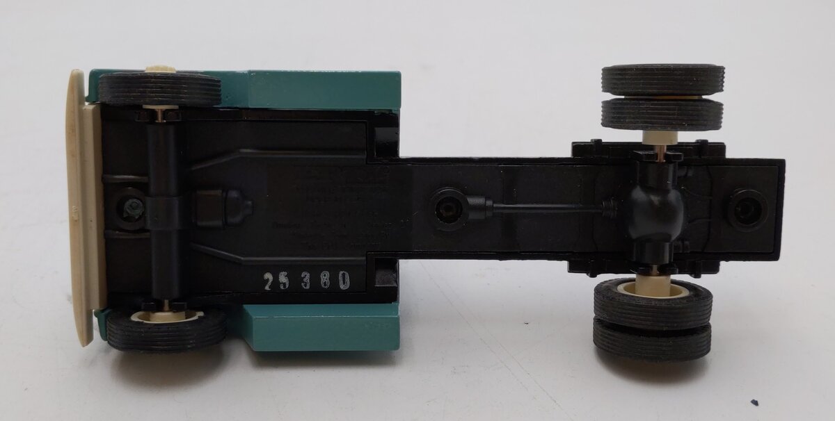 Ertl 2628 1:43 Turquoise 1960 Chevy Cab Gerald E. Ort. Vintage Vehicles EX/Box
