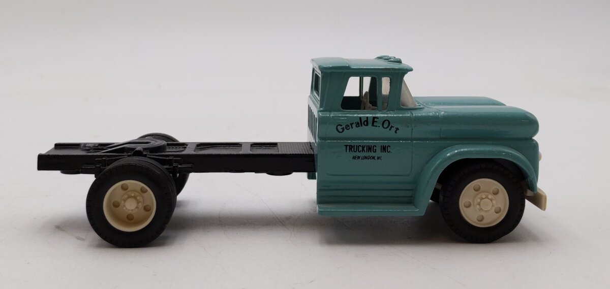 Ertl 2628 1:43 Turquoise 1960 Chevy Cab Gerald E. Ort. Vintage Vehicles EX/Box