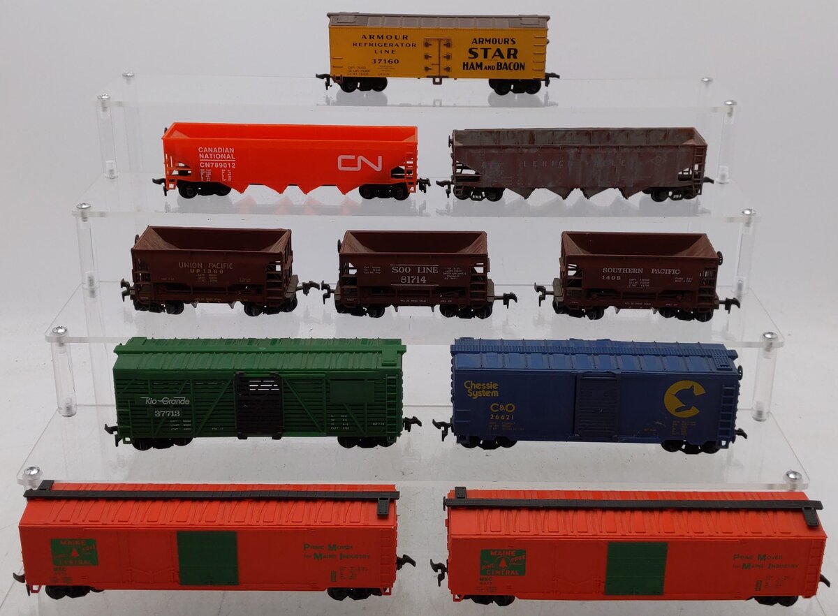 HO Scale Assorted Freight Cars [10] VG