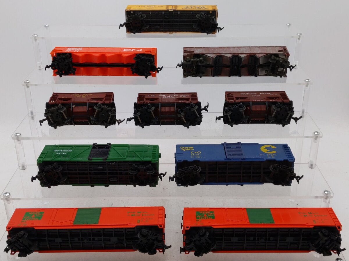 HO Scale Assorted Freight Cars [10] VG