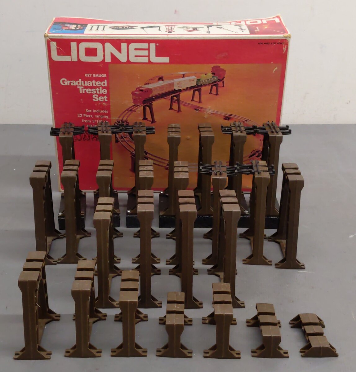 Lionel 6-2110 O27 Gauge Graduated Trestle Set VG/Box