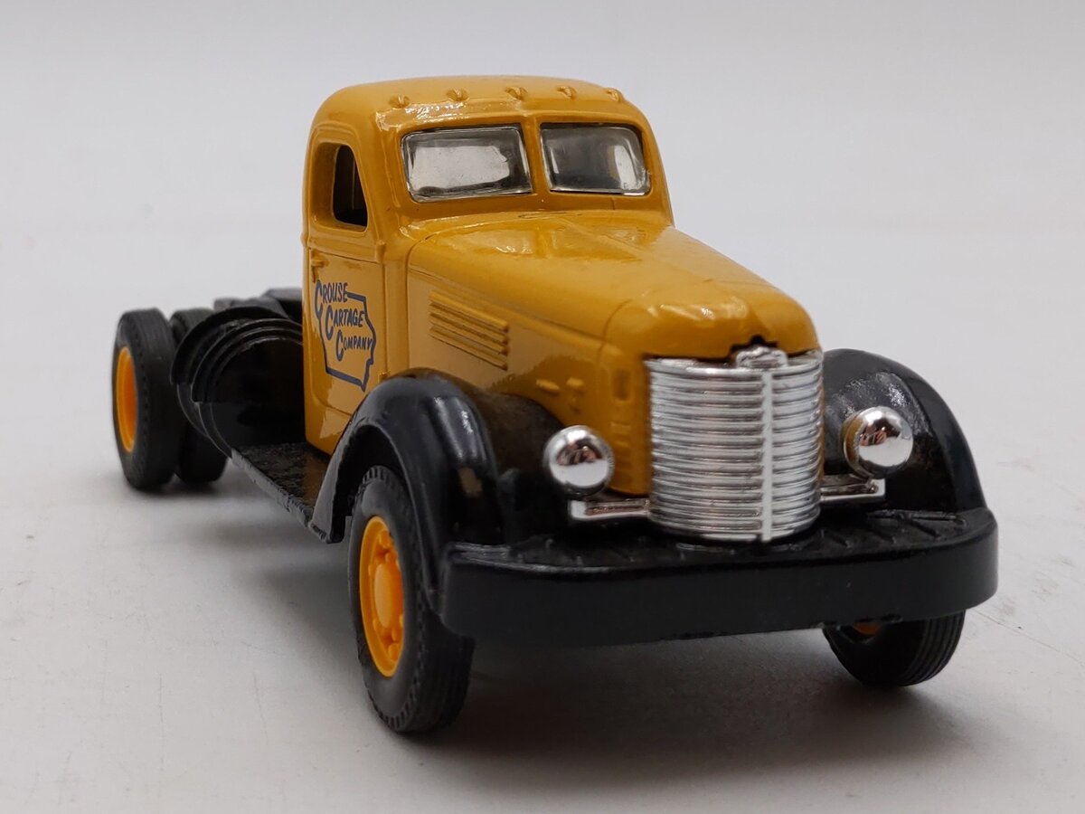 Ertl 2627 1:43 Yellow 1947 International K-12 Semi-Cab Vinatge Vehicles LN/Box